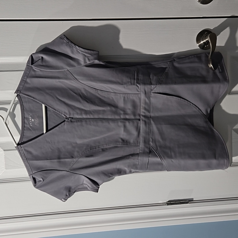 Jaanuu top scub size xsmall color grey